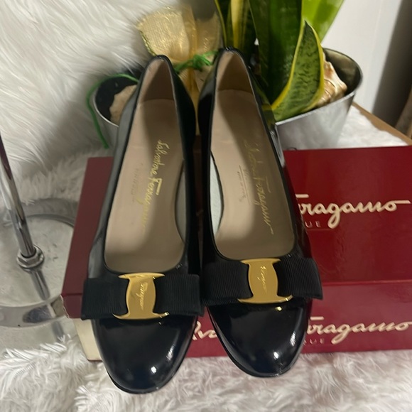 FERRAGAMO DOLL SHOES PATENT LEATHER - Picture 1 of 5